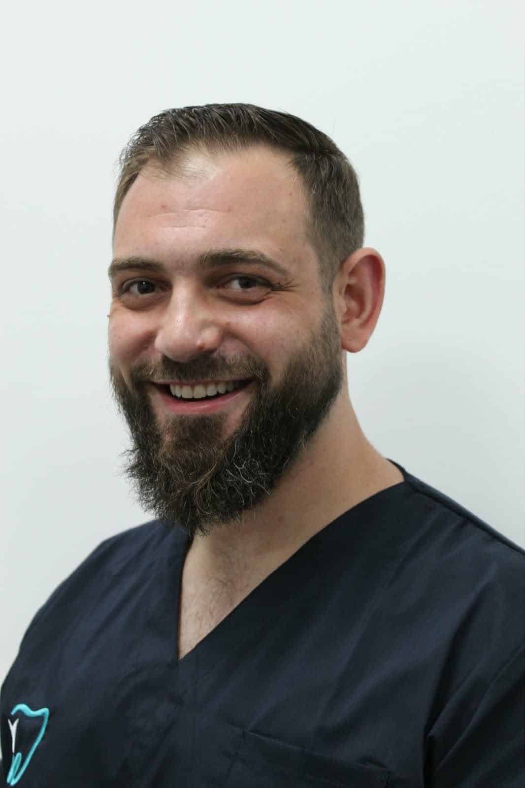 Д-р Венелин Колчагов, стоматолог в денталната практика Dentalis, София